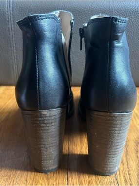 Vintage San Marina Vera Pella Ankle Booties with Stacked Heel